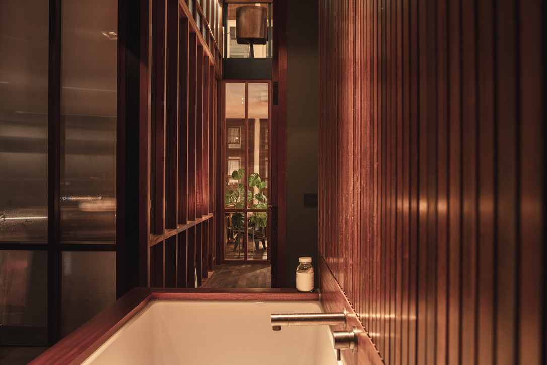 3C23843F-2BAE-4E0E-9D98-8026BC5D5D94_1_105_c